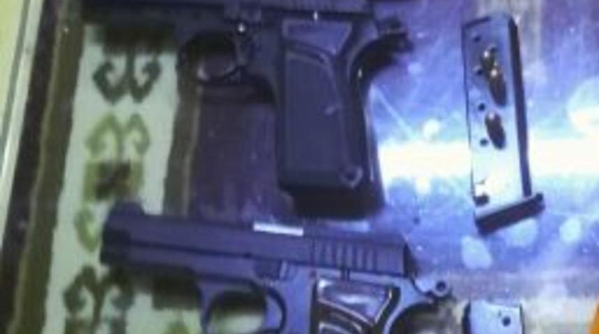 &Uuml;zerlerinde Ruhsatsız Tabanca Ele Ge&ccedil;irilen 2 Şahıs Tutuklandı