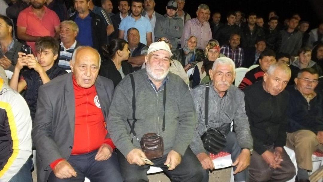 Balıkesir&rsquo;de Gece G&uuml;reşlerini 3 Bin Kişi İzledi