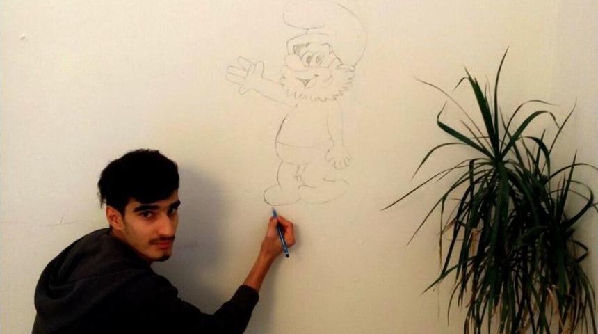 Gen&ccedil;ler Depremzede &Ouml;ğrencilerin Okulunu S&uuml;sledi