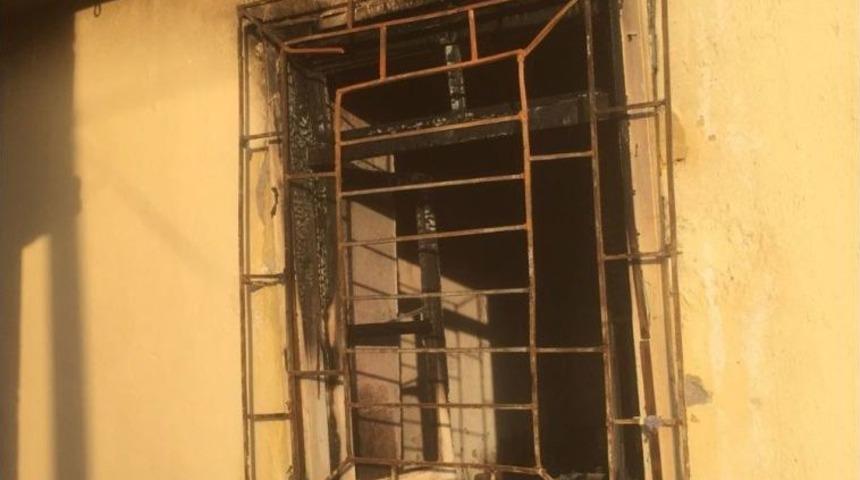 Kiracı, Ev Sahibine Kızıp Oturduğu Evi Ateşe Verdi