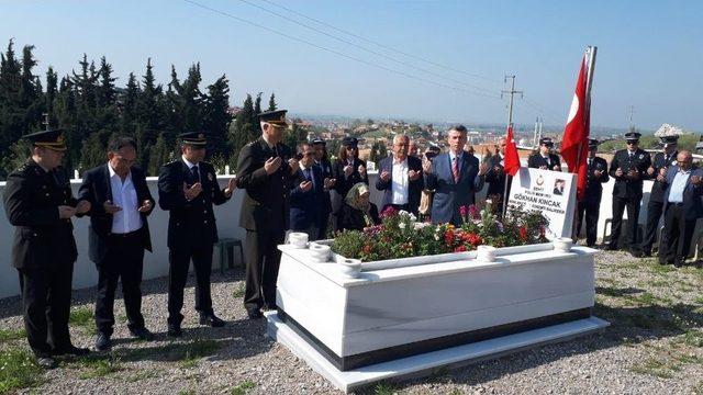 Şehit Polis Memuru Mezarı Başında Anıldı