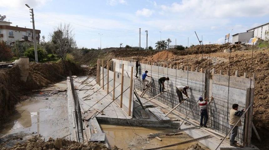 Manavgat Hatıplar Mahallesi&rsquo;ne Menfez