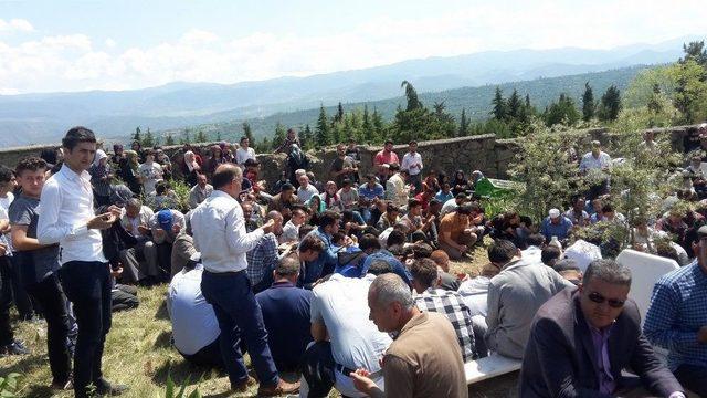 Mezuniyet Günü Ölen Lise Öğrencisi Toprağa Verildi