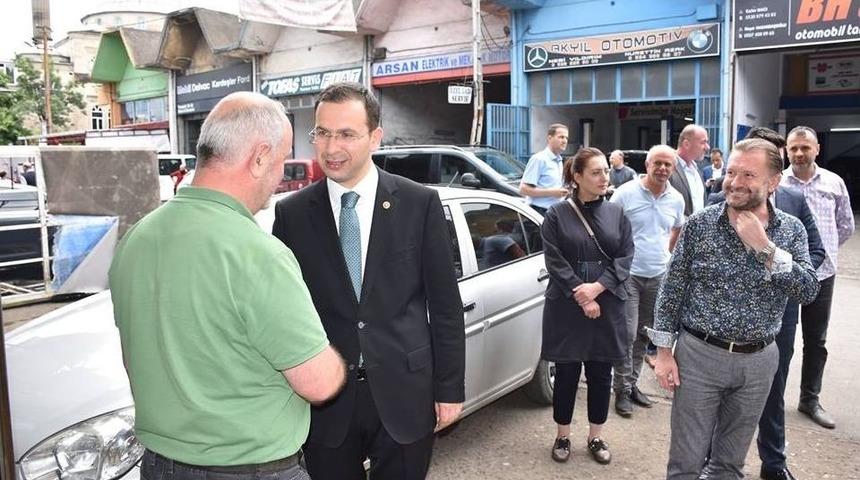 Ak Parti Milletvekilleri Se&ccedil;im Gezilerini S&uuml;rd&uuml;r&uuml;yor