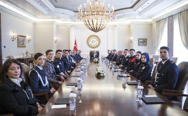 Başbakan Yıldırım: "polis Teşkilatımız Nato &Ccedil;er&ccedil;evesinde &Ccedil;ok B&uuml;y&uuml;k Bir G&ouml;rev İfa Ediyor" 1