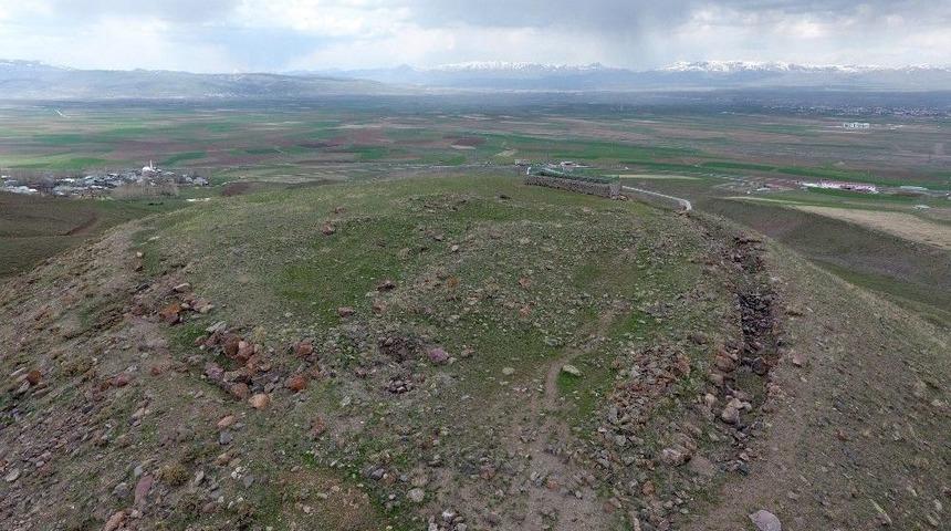 B&uuml;y&uuml;kşehir Pir Ali Baba&rsquo;nın Kabrinin Bulunduğu Alana T&uuml;rbe Yapacak