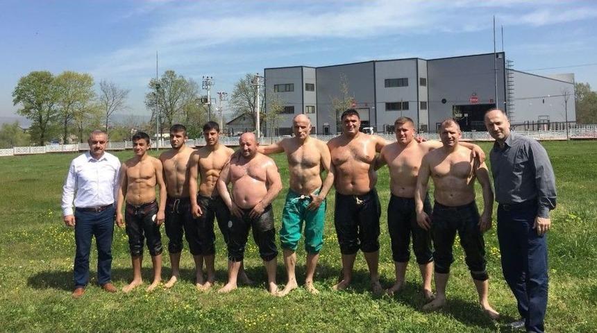 Kartepe&rsquo;de G&uuml;reş&ccedil;iler Er Meydanına &Ccedil;ıktı