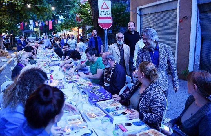 Beyoğlu’nda Sokaklar İftar Sofraları İle Rengarenk G1