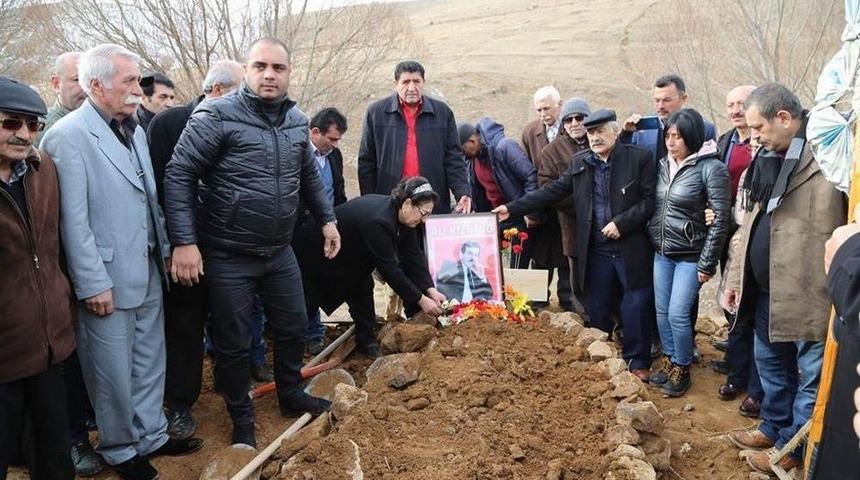 Halk Ozanı Kızıltuğ Son Yolculuğuna Uğurlandı