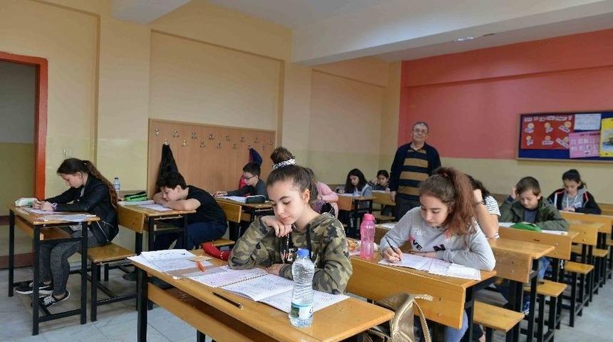 &ldquo;edebi Hayat Okumaları&rdquo; Projesinde &Ouml;d&uuml;ller Belirlendi