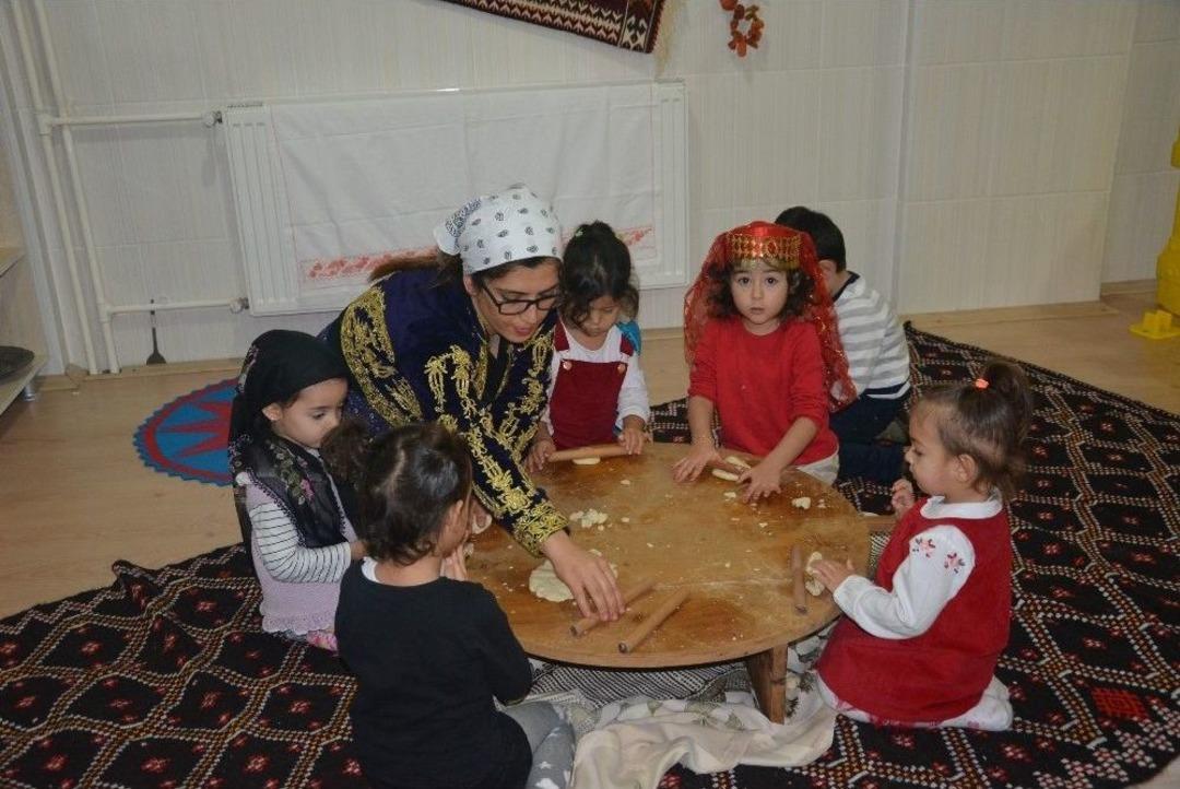 Minikler Pazar Tezgahı A&ccedil;tı