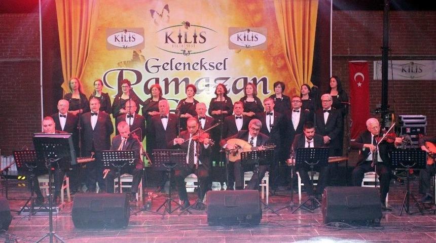 T&uuml;rk Musikisi Korosu Konser Verdi