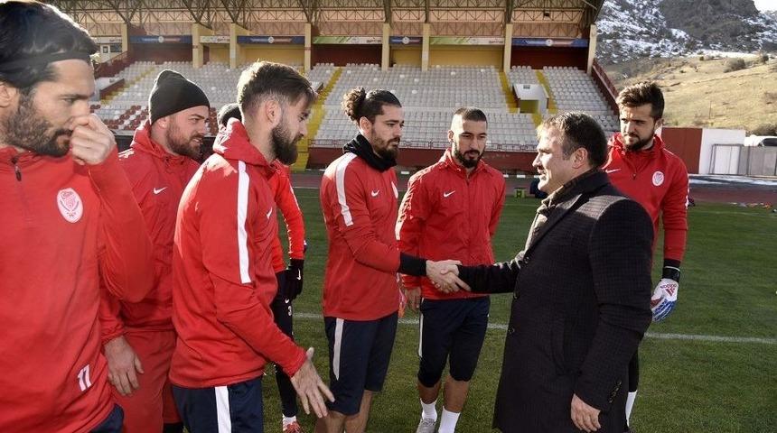 Başkan &Ccedil;imen, G&uuml;m&uuml;şhanespor&rsquo;un Antrenmanını Ziyaret Etti