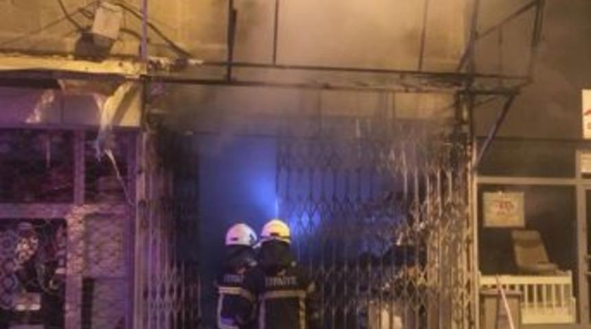 İş Yerinde &Ccedil;ıkan Yangın Maddi Hasara Neden Oldu