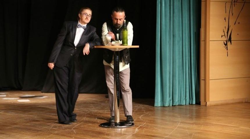 Kırmızıtoprak Halk Merkezi Tiyatro Ekibinin Yıl Sonu G&ouml;sterisi