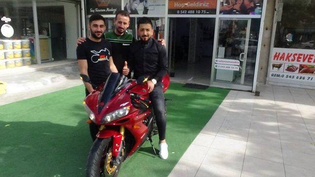 Motosiklet Üzerinde Tıraş