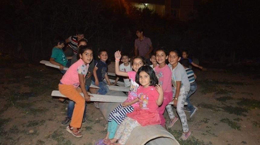 &Ccedil;ocukların Boru &Uuml;zerinde Tahterevalli Keyfi