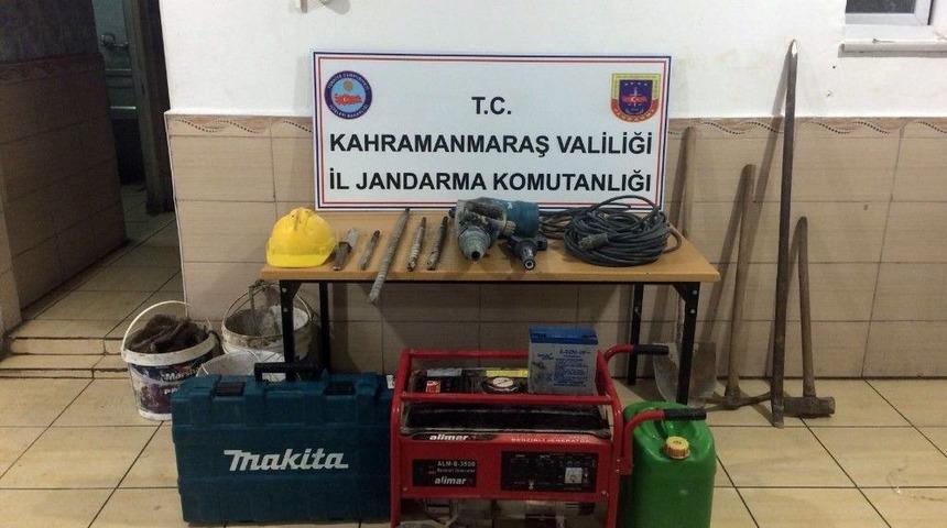 Ka&ccedil;ak Kazı Yapanlar, Jandarmaya Su&ccedil;&uuml;st&uuml; Yakalandı
