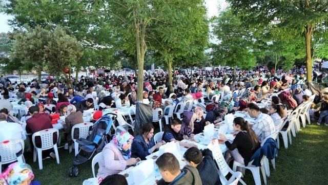 Bereket Ayında Da Başiskele Tek Yürek