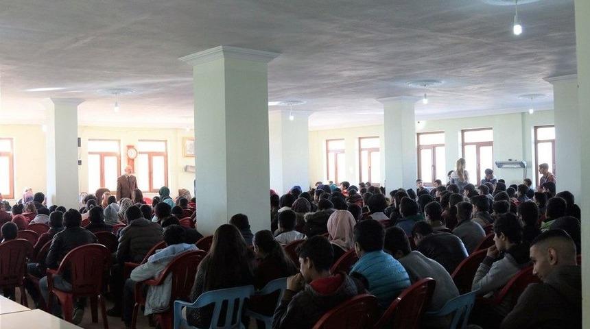 M&uuml;ft&uuml; Arvas &Ouml;ğrencilerle Bir Araya Geldi