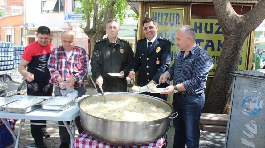 Polisler, Şehitler İ&ccedil;in Mevlit Okutup Hayır Yaptılar