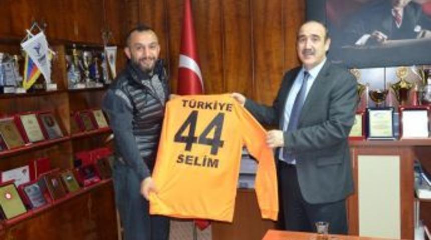 Şampiyon Kaleciden Spor İl M&uuml;d&uuml;rl&uuml;ğ&uuml;&rsquo;ne Ziyaret