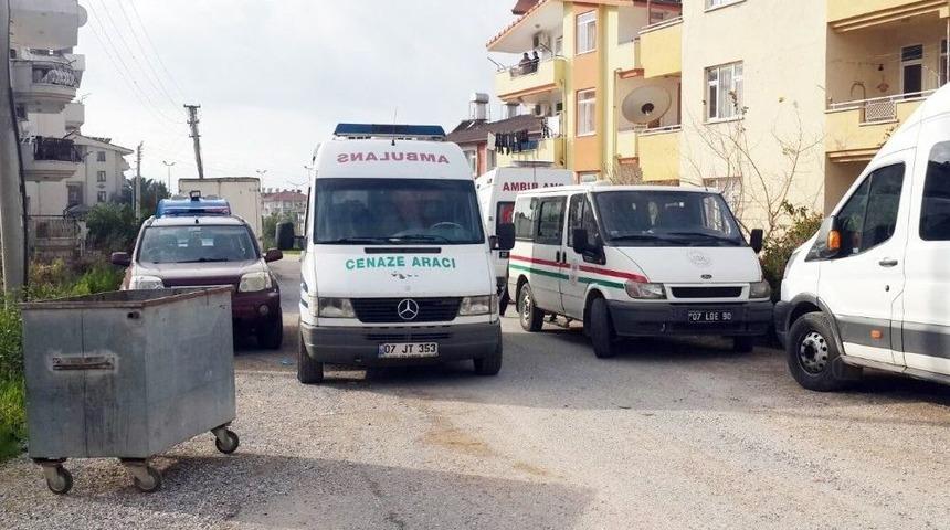 Tur Şof&ouml;r&uuml; Evinde &Ouml;l&uuml; Bulundu