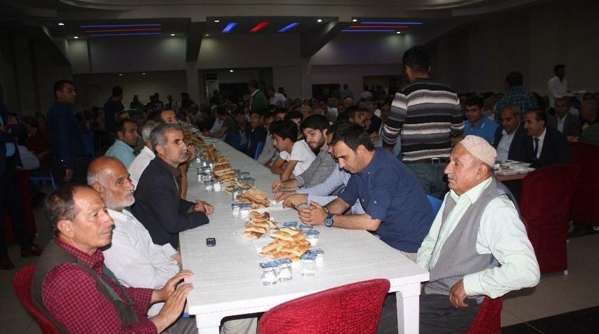 Eski Vekilden Bin Kişiye İftar