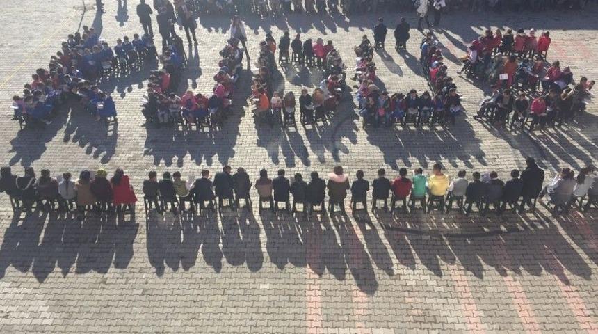 Kitap Okuma Etkinliğinde &lsquo;kud&uuml;s&rsquo; Şeklinde Oturma D&uuml;zeni