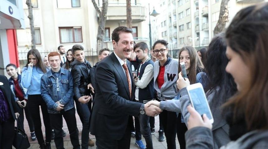 Tok, Gen&ccedil;lerle Baş Başa