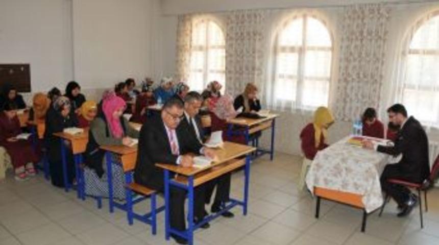 Akşehir&rsquo;de Aileler &Ccedil;ocuklarıyla Birlikte Kitap Okudu