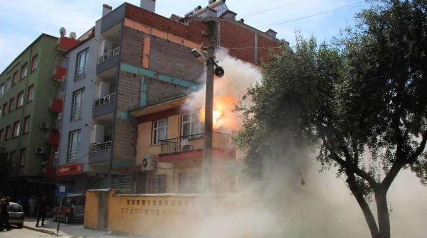 Kopan Y&uuml;ksek Gerilim Kablosu Yandı