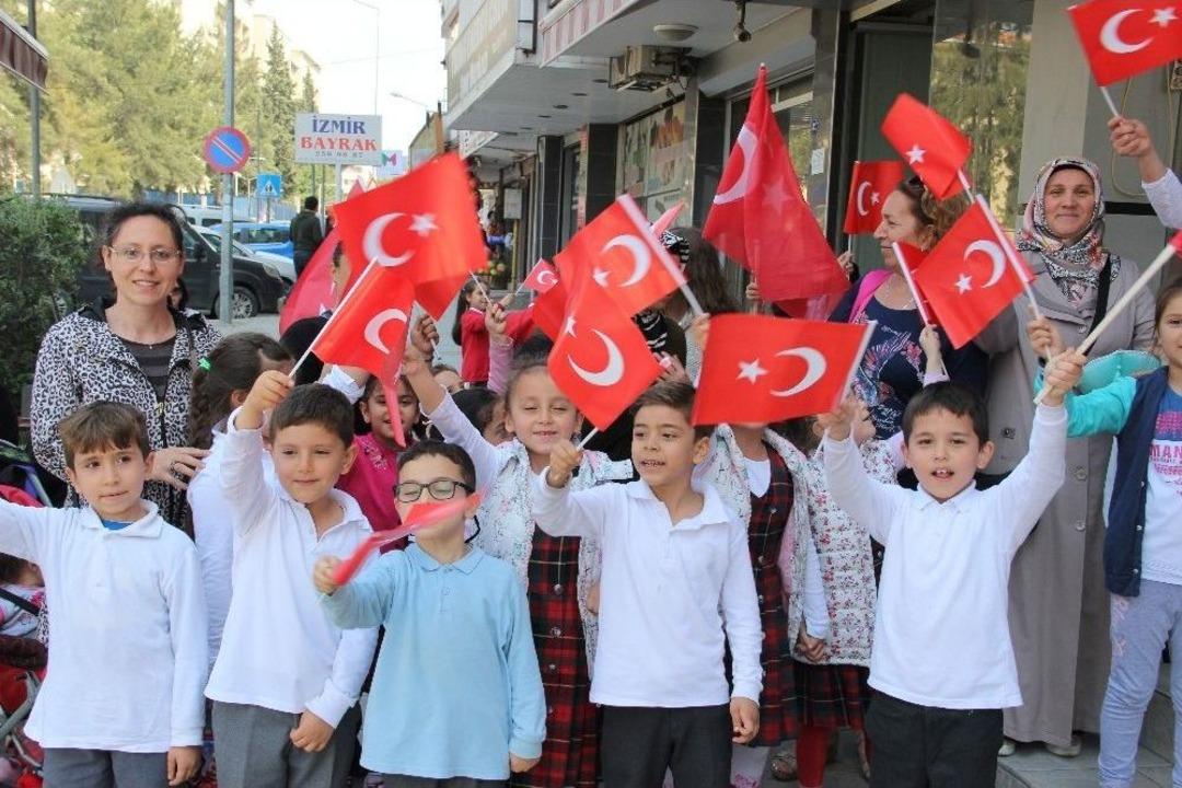 Miniklerden Polis Amcalarına S&uuml;rpriz Ziyaret