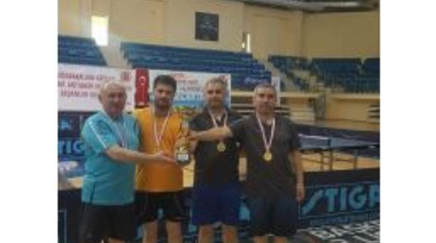 Masa Tenisinde Rakip Tanımıyorlar