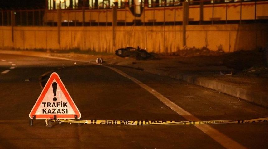 Kaldırıma &Ccedil;arpan Motosiklet S&uuml;r&uuml;c&uuml;s&uuml; Hayatını Kaybetti