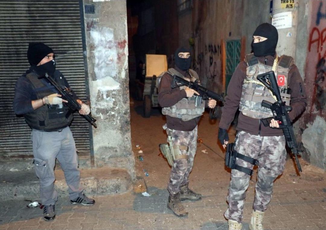 Diyarbakır&rsquo;da 900 Polis Ve Dedekt&ouml;r K&ouml;peklerle Asayiş Uygulaması