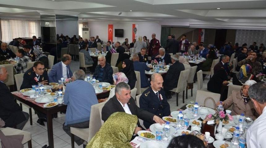 Şehit Aileleri Ve Gaziler Onuruna Yemek Verildi