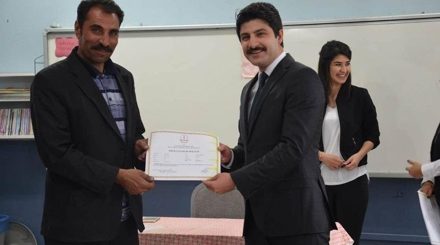 &Ccedil;eltik&rsquo;te Başarılı Kursiyerlere Sertifikaları Verildi