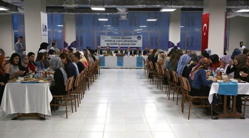 Vali Pehlivan İftarını &Ouml;ğrencilerle Birlikte Yaptı