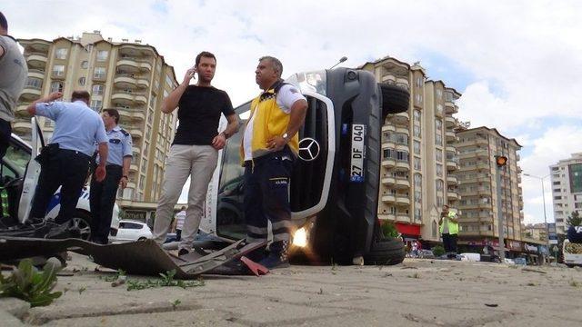 Hasta Taşıyan Ambulans Kaza Yaptı: 4 Yaralı