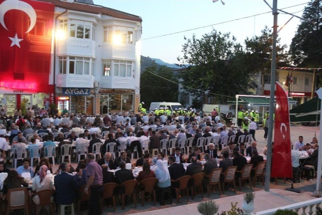 3 Bin Kişi İftarda Buluştu