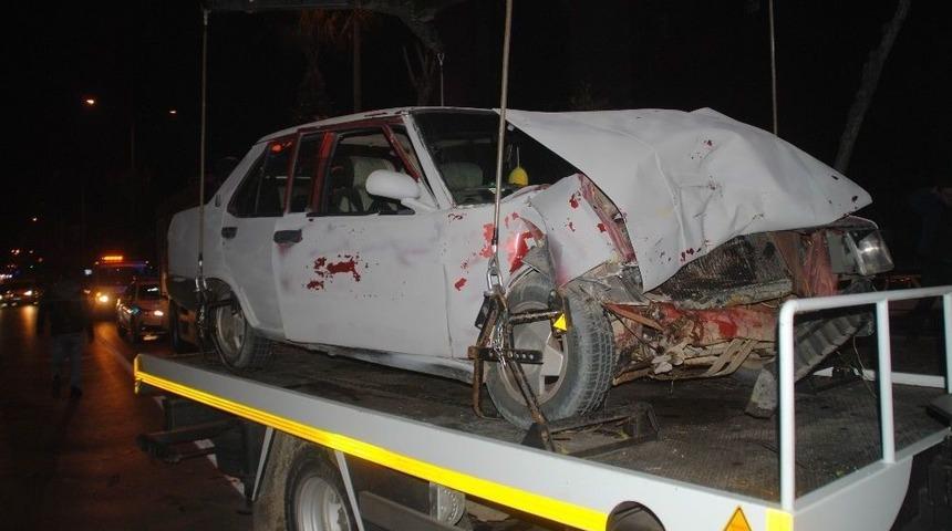 Alkoll&uuml; S&uuml;r&uuml;c&uuml; Kırmızı Işıkta Duran Ara&ccedil;ları Bi&ccedil;ti