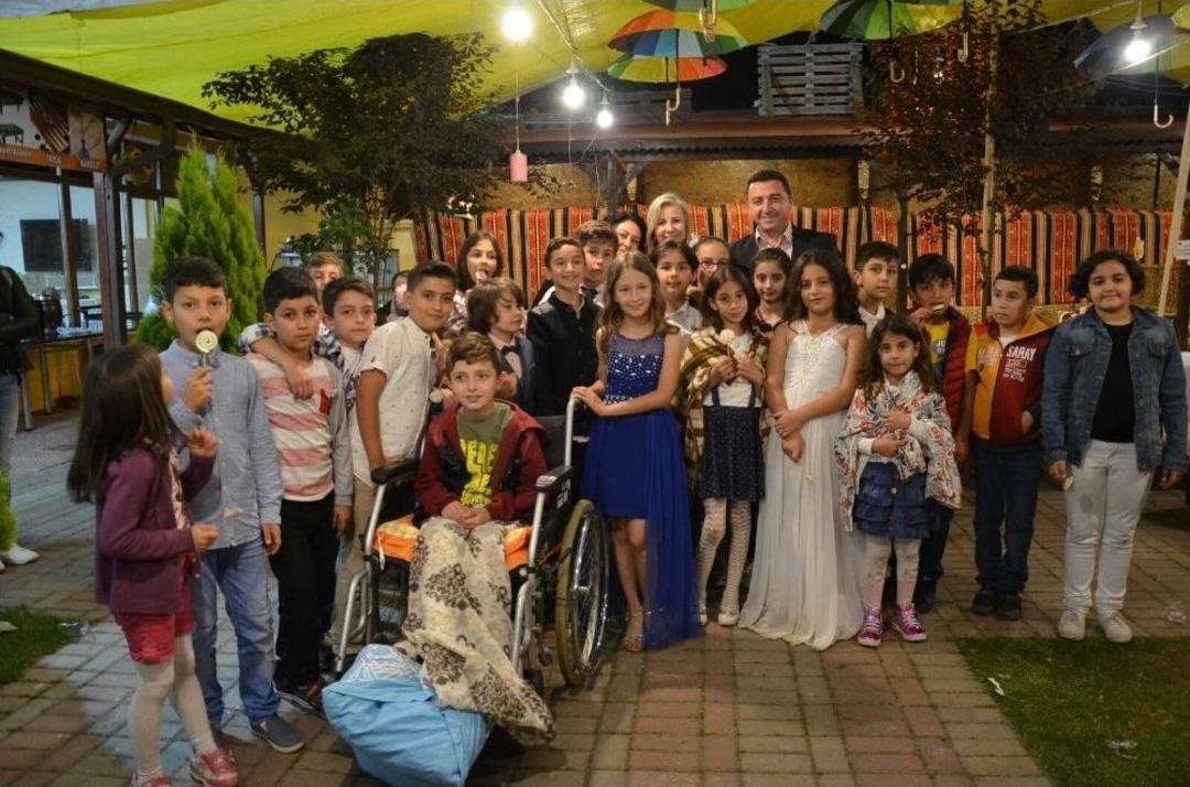 Başkan Bakıcı Miniklerin Mezuniyet Sevincine Ortak Oldu