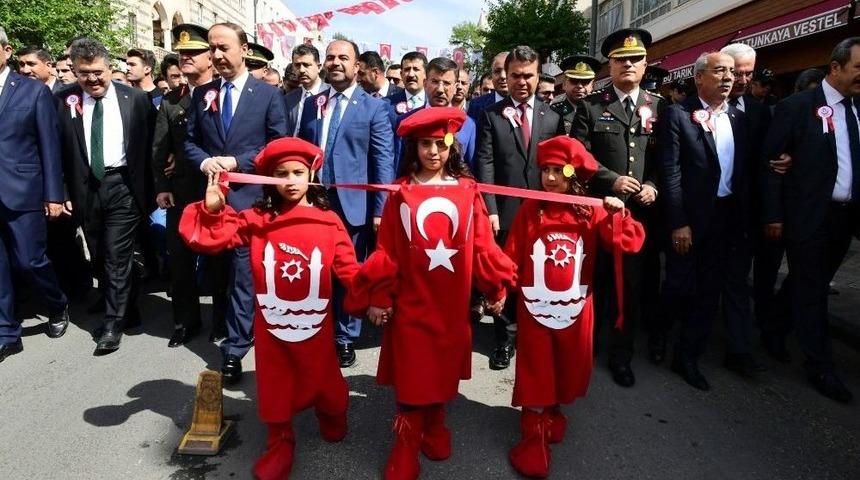 Başkan &Ccedil;ift&ccedil;i&rsquo;den Şanlıurfa&rsquo;nın Kurtuluş G&uuml;n&uuml; Mesajı