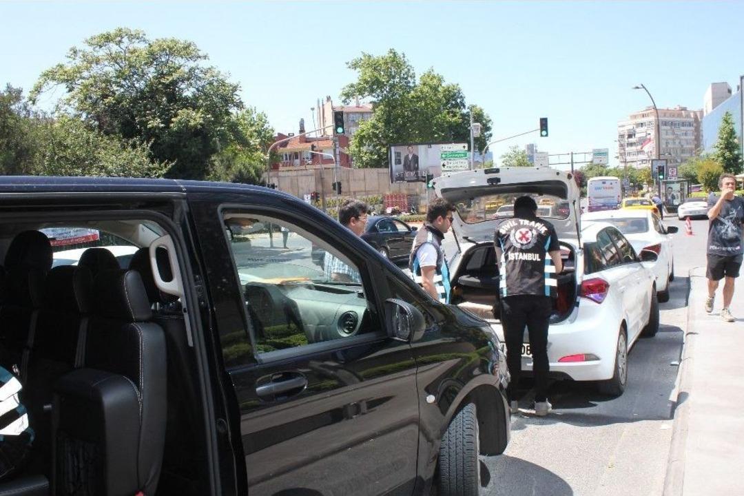 (&ouml;zel) Etiler&rsquo;de Uber S&uuml;r&uuml;c&uuml; İle Sivil Trafik Ekipleri Arasında İlgin&ccedil; Diyalog