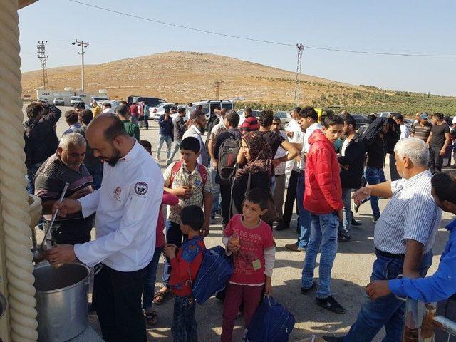 Uşaklı Aşçılardan Suriyeli Savaş Mağdurlarına Çorba İkramı