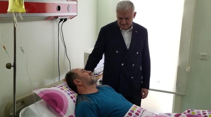 Başbakan Yıldırım Rahatsızlanan Milletvekilini Hastanede Ziyaret Etti