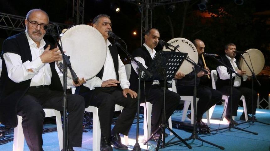 Grup &Ccedil;ağrı İlahi Dinletisine Yoğun İlgi