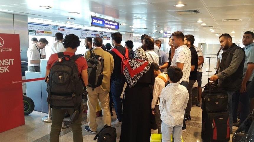 İki Kez Havadan D&ouml;nen U&ccedil;ağa Yolculardan &lsquo;inmiyoruz&rsquo; Tepkisi