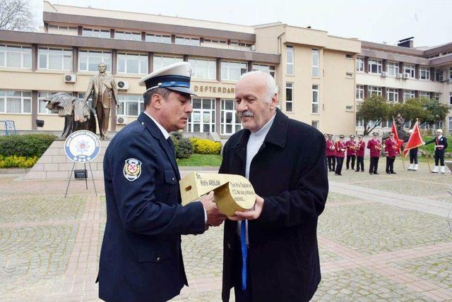 Polis Memuruna Altın Düdük